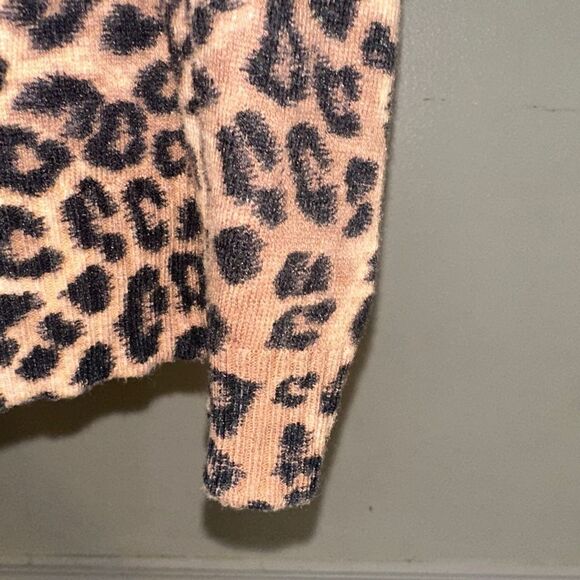 Chico’s Leopard Print Soft Cardigan Size 1= Medium - Picture 6 of 10